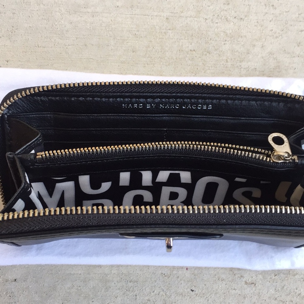 🚫SOLD🚫 (NEW) Marc Jacobs Leather Zip Wallet - Picture 4 of 8